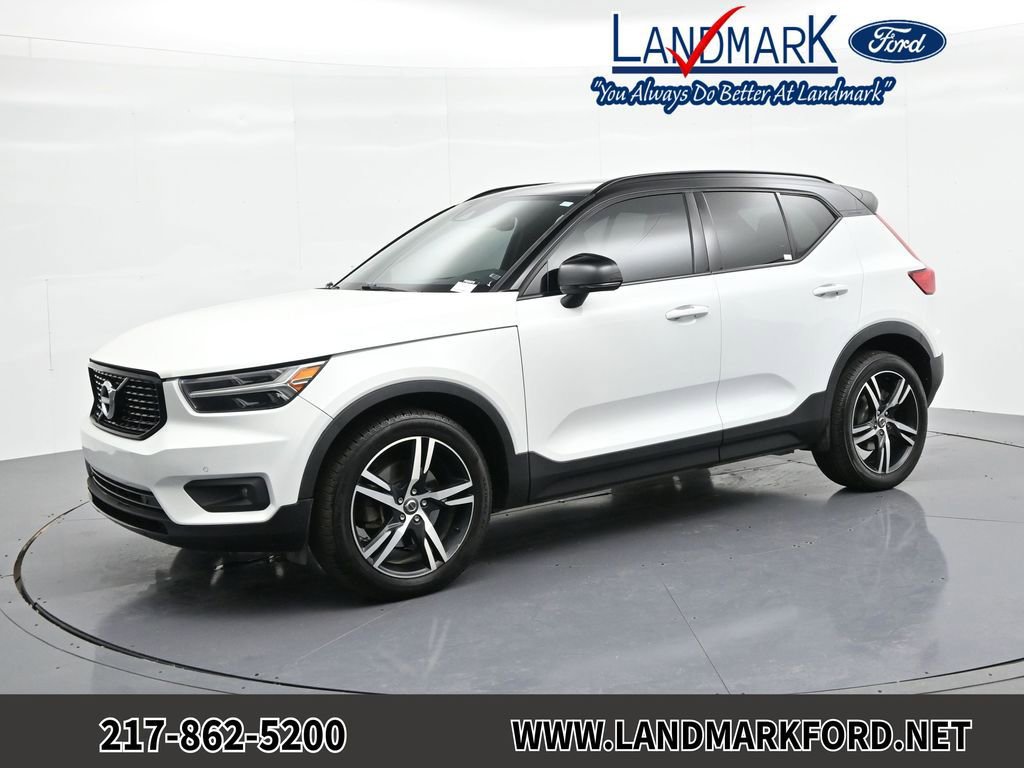Used 2020 Volvo XC40 T4 R-Design image 1