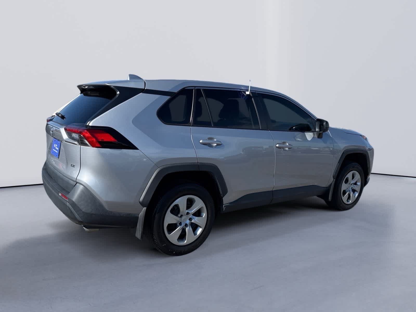 Used 2022 Toyota RAV4 LE FWD image 5