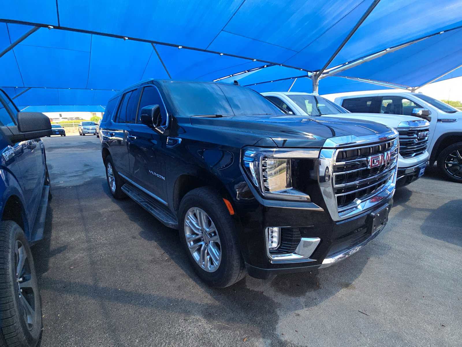 Used 2023 GMC Yukon SLT w/ SLT Luxury Package RWD image 2