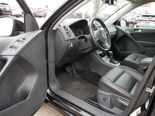 Used 2017 Volkswagen Tiguan S image 12