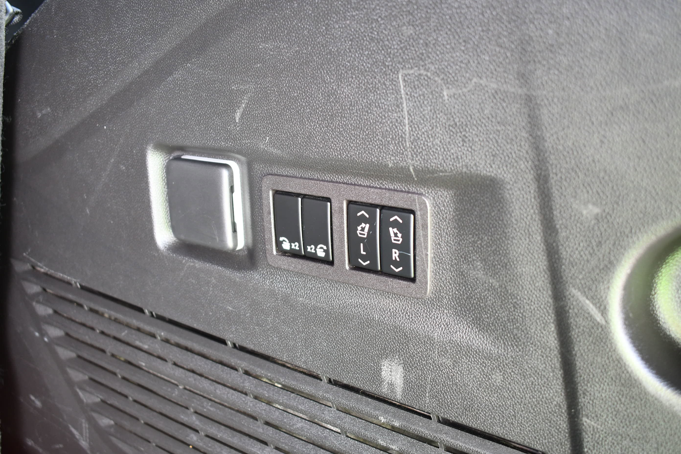 Used 2023 GMC Yukon Denali image 8