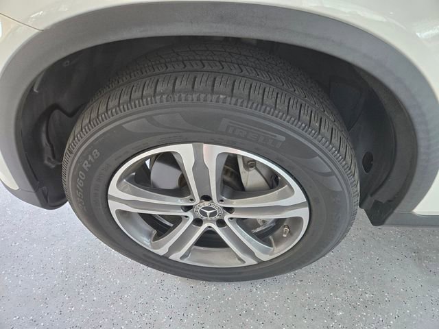 Used 2019 Mercedes-Benz GLC 300 4MATIC image 4
