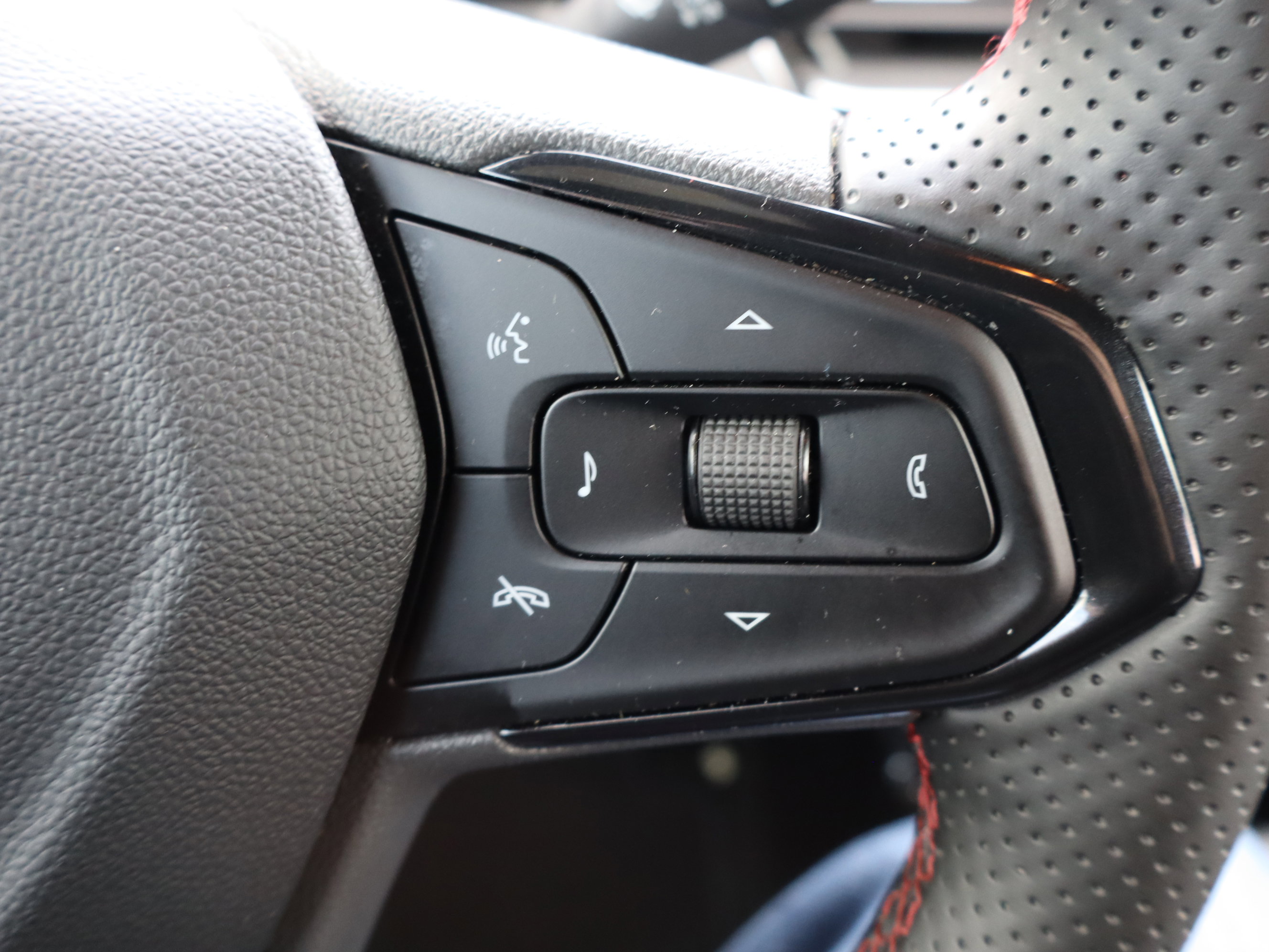 Certified 2025 Chevrolet TrailBlazer RS w/ Convenience Package image 21