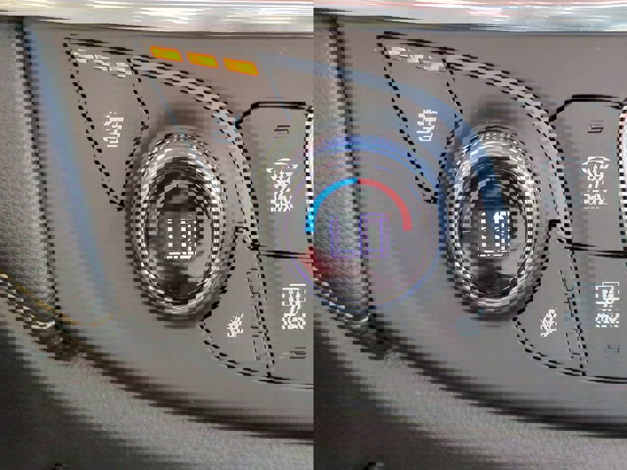 Used 2023 Chevrolet Traverse Premier image 23