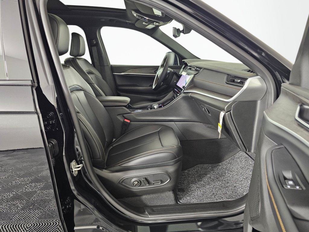 New 2026 Jeep Grand Cherokee Limited AWD/4WD image 40