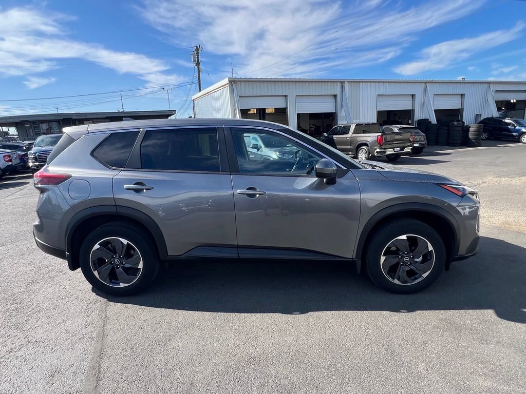 Used 2024 Nissan Rogue SV AWD/4WD image 6
