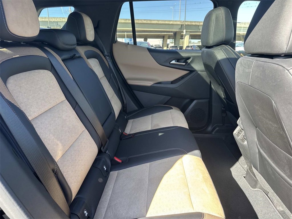 Used 2025 Chevrolet Equinox ACTIV w/ Safety and Technology Package image 16