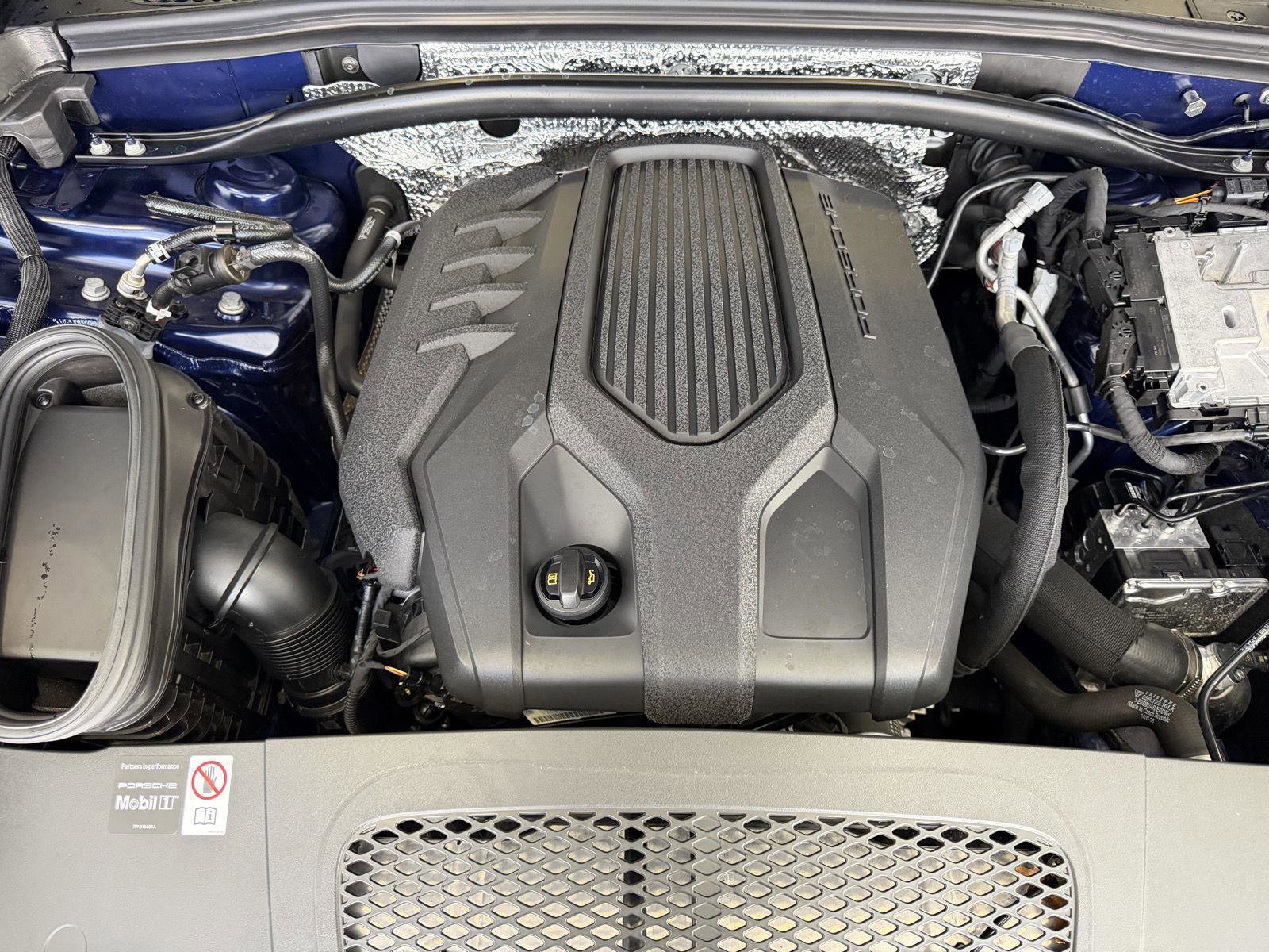 Certified 2025 Porsche Macan Turbo image 27