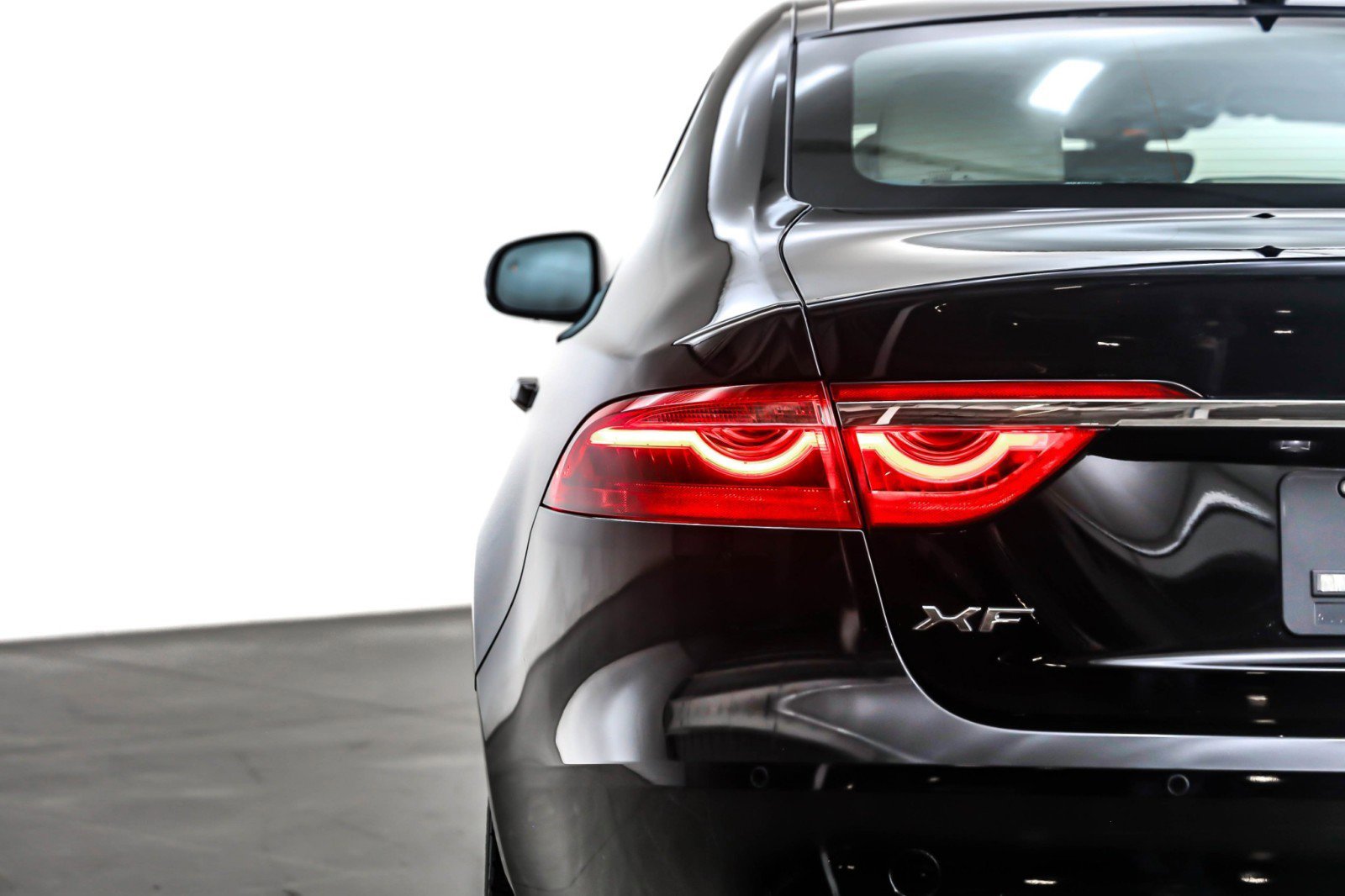 Used 2020 Jaguar XF Prestige image 14