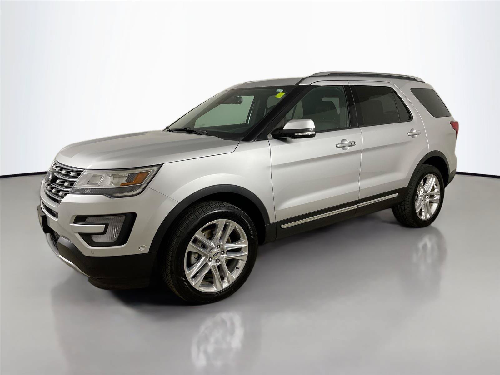 Used 2017 Ford Explorer Limited w/ Equipment Group 301A AWD/4WD image 8