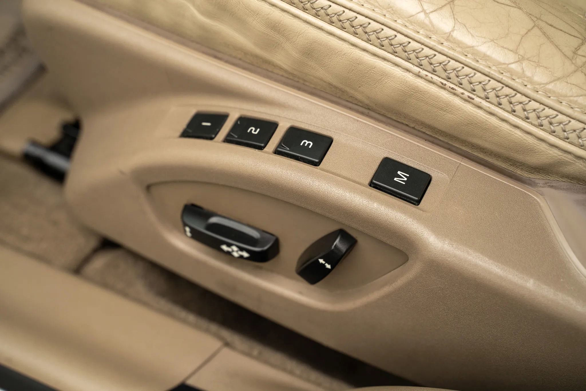 Used 2008 Volvo XC70 3.2 image 15