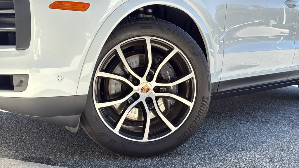 Certified 2026 Porsche Cayenne AWD/4WD image 6
