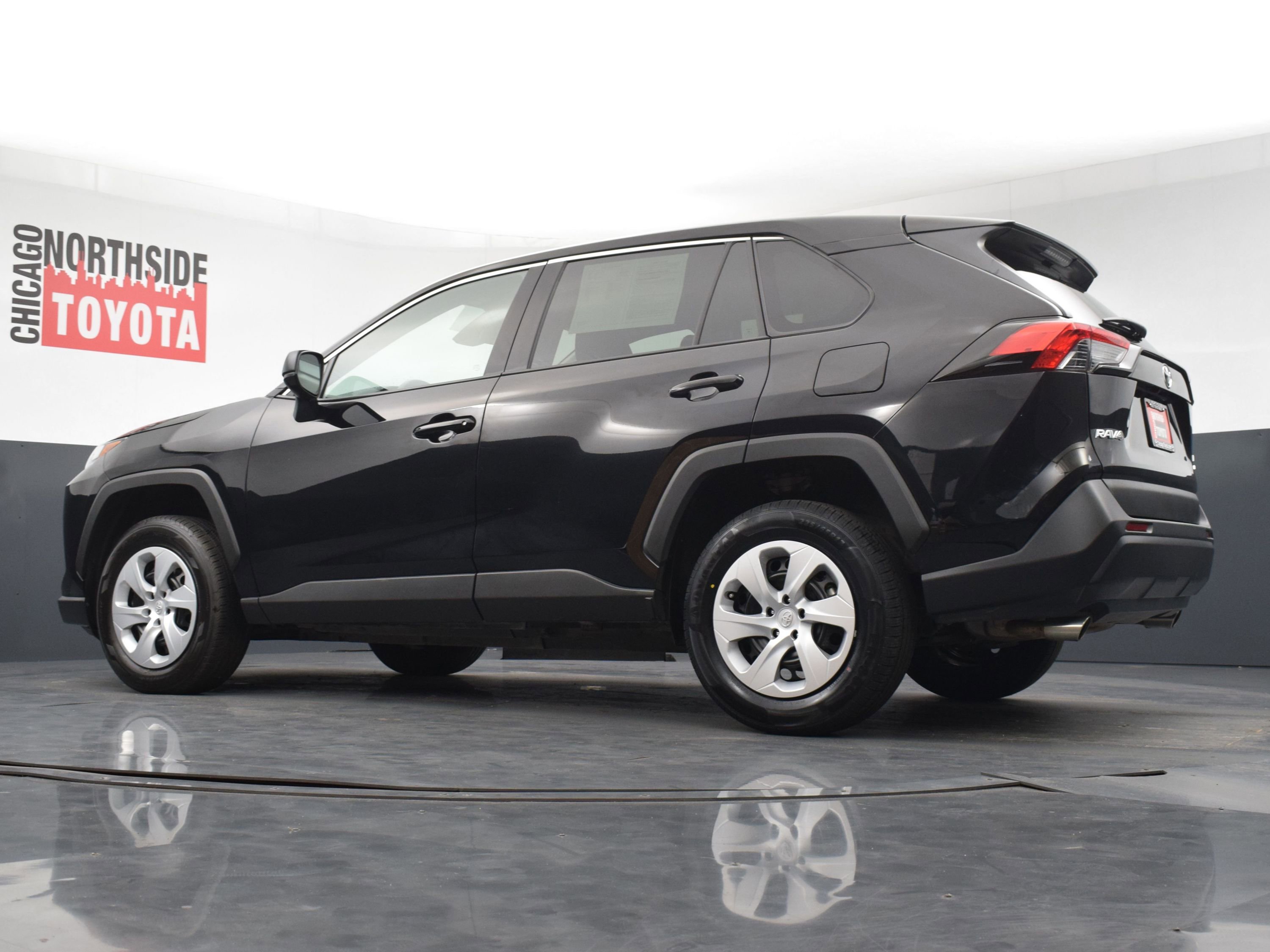 Used 2024 Toyota RAV4 LE AWD/4WD image 25