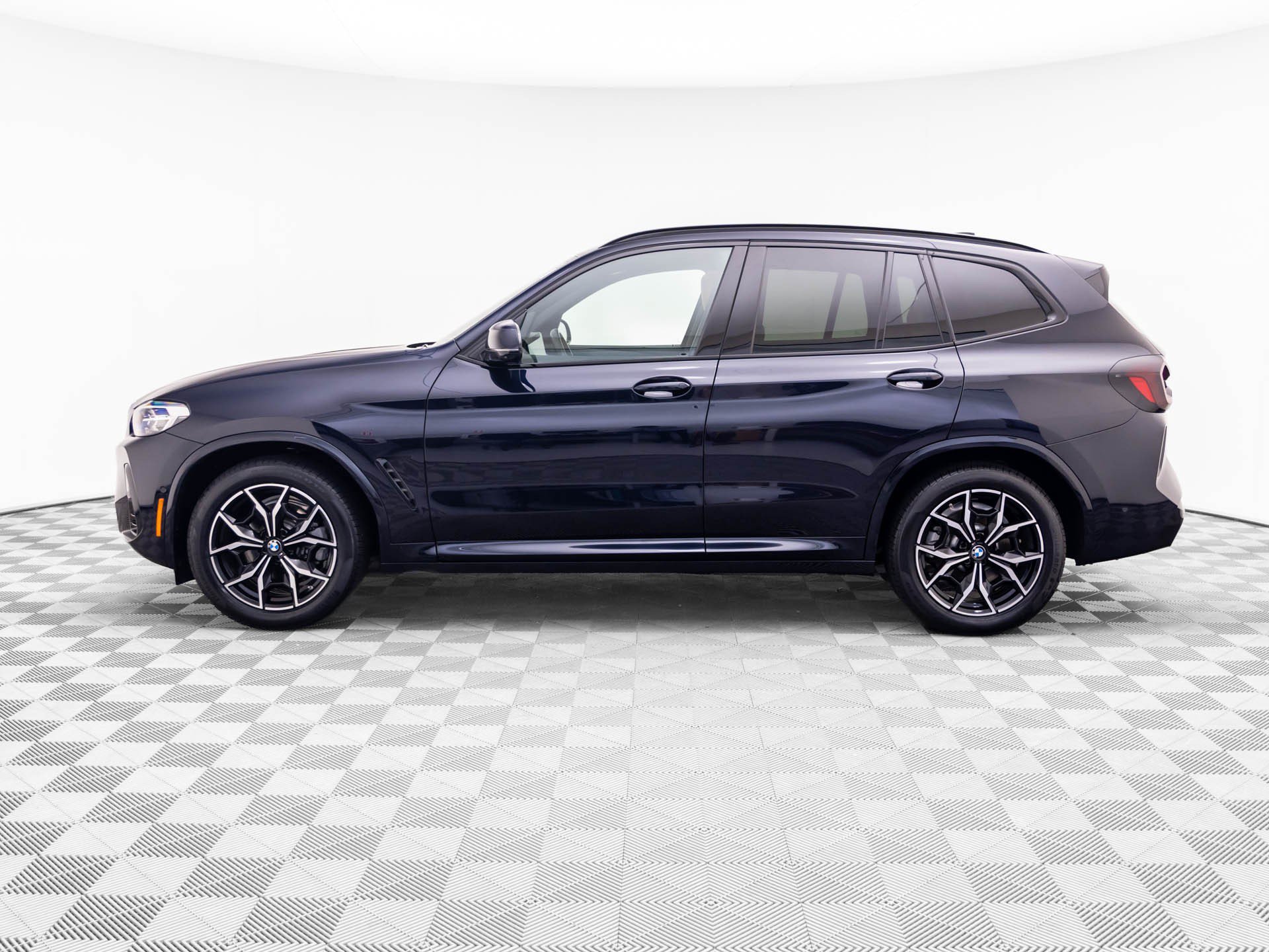 Used 2023 BMW X3 xDrive30i w/ M Sport Package AWD/4WD image 2