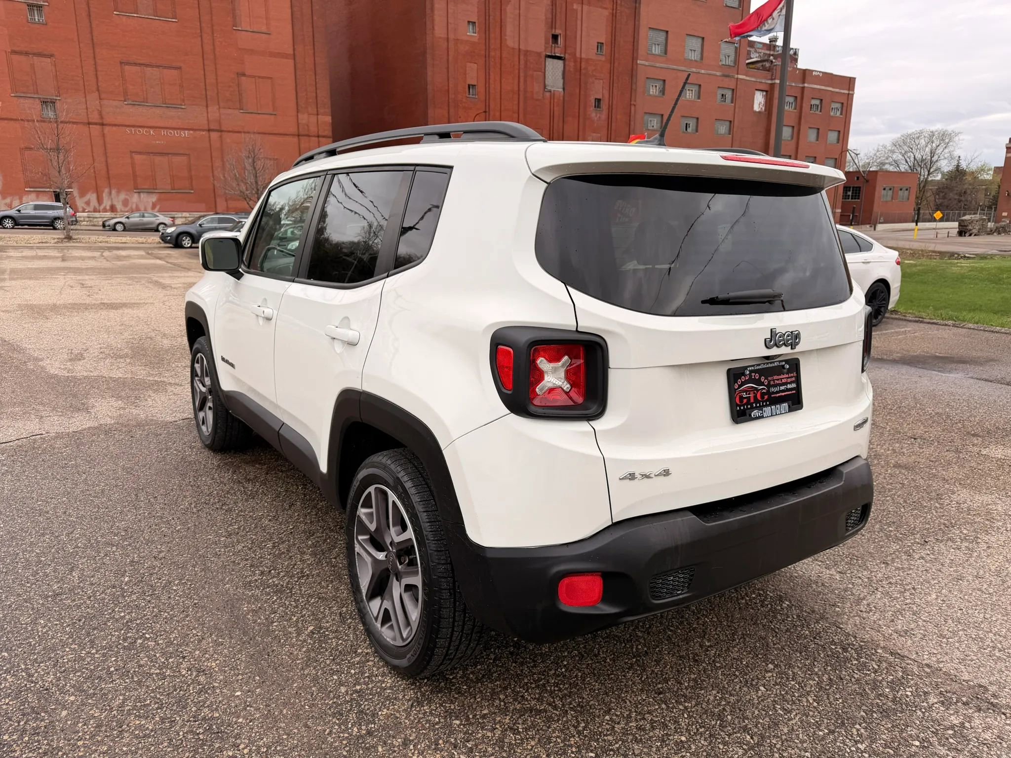 Used 2015 Jeep Renegade Latitude AWD/4WD image 4