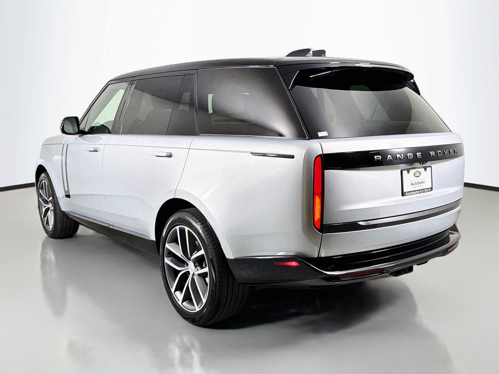 Certified 2025 Land Rover Range Rover Long Wheelbase SE AWD/4WD image 7