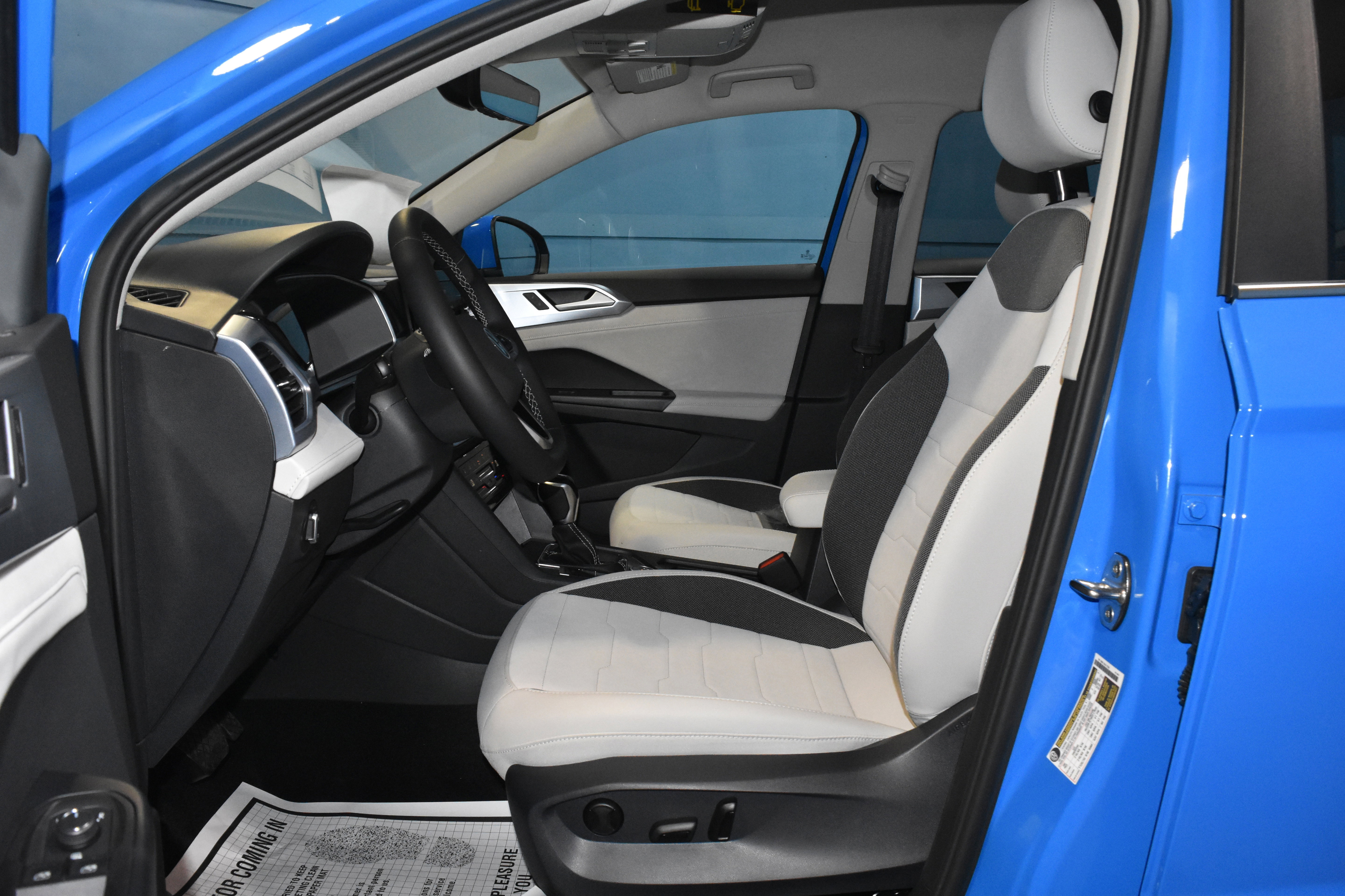 New 2026 Volkswagen Taos SE AWD/4WD image 5