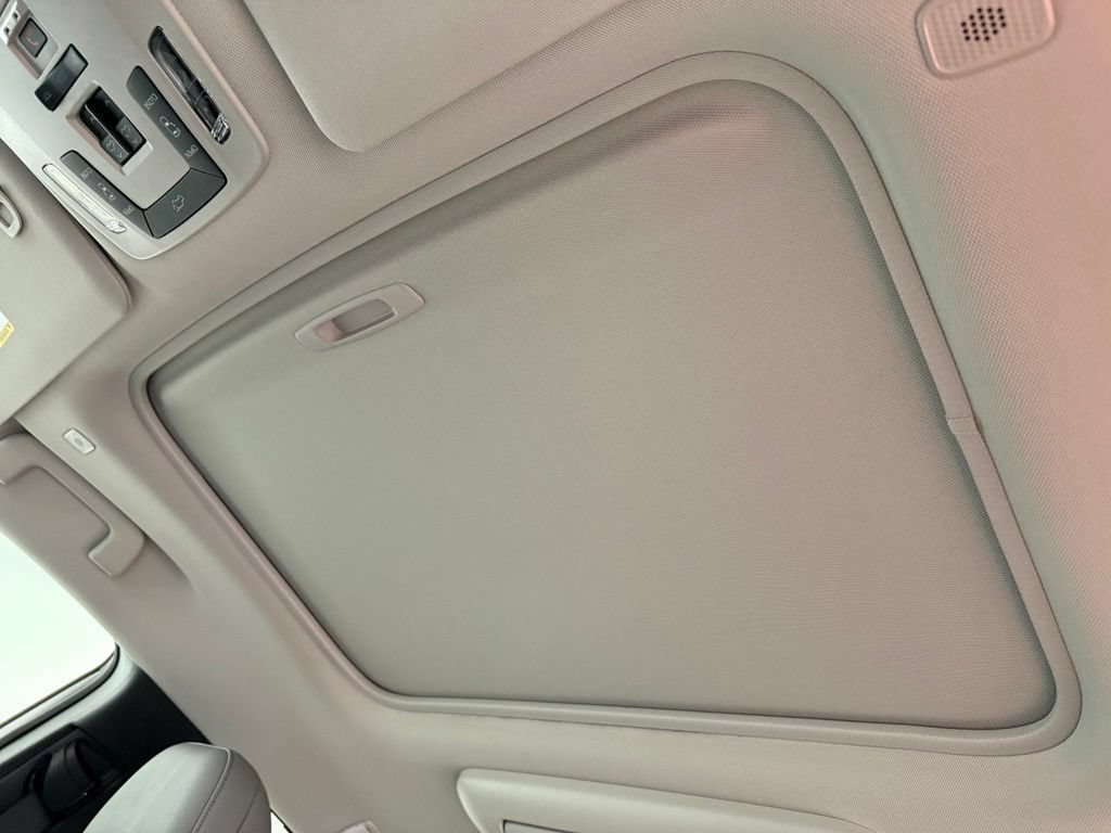 New 2026 Toyota Sienna XLE FWD image 19