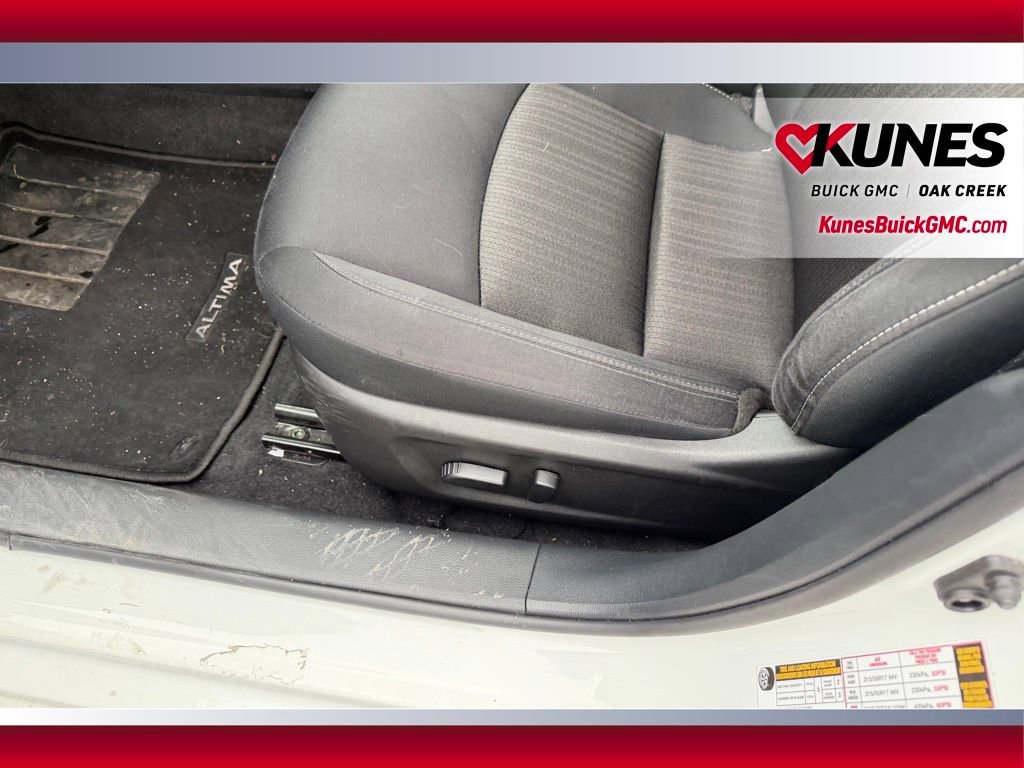 Used 2025 Nissan Altima 2.5 SV image 11