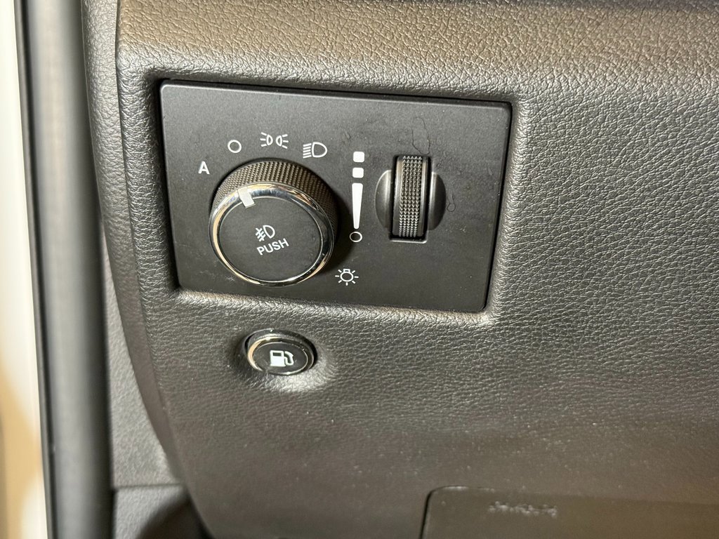 Used 2018 Jeep Grand Cherokee Laredo image 17