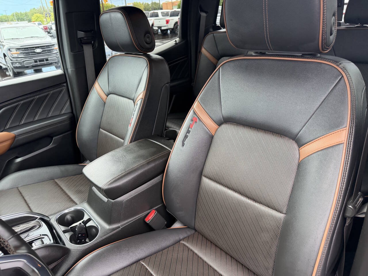 Used 2024 GMC Canyon AT4 w/ AT4 Premium Package AWD/4WD image 12