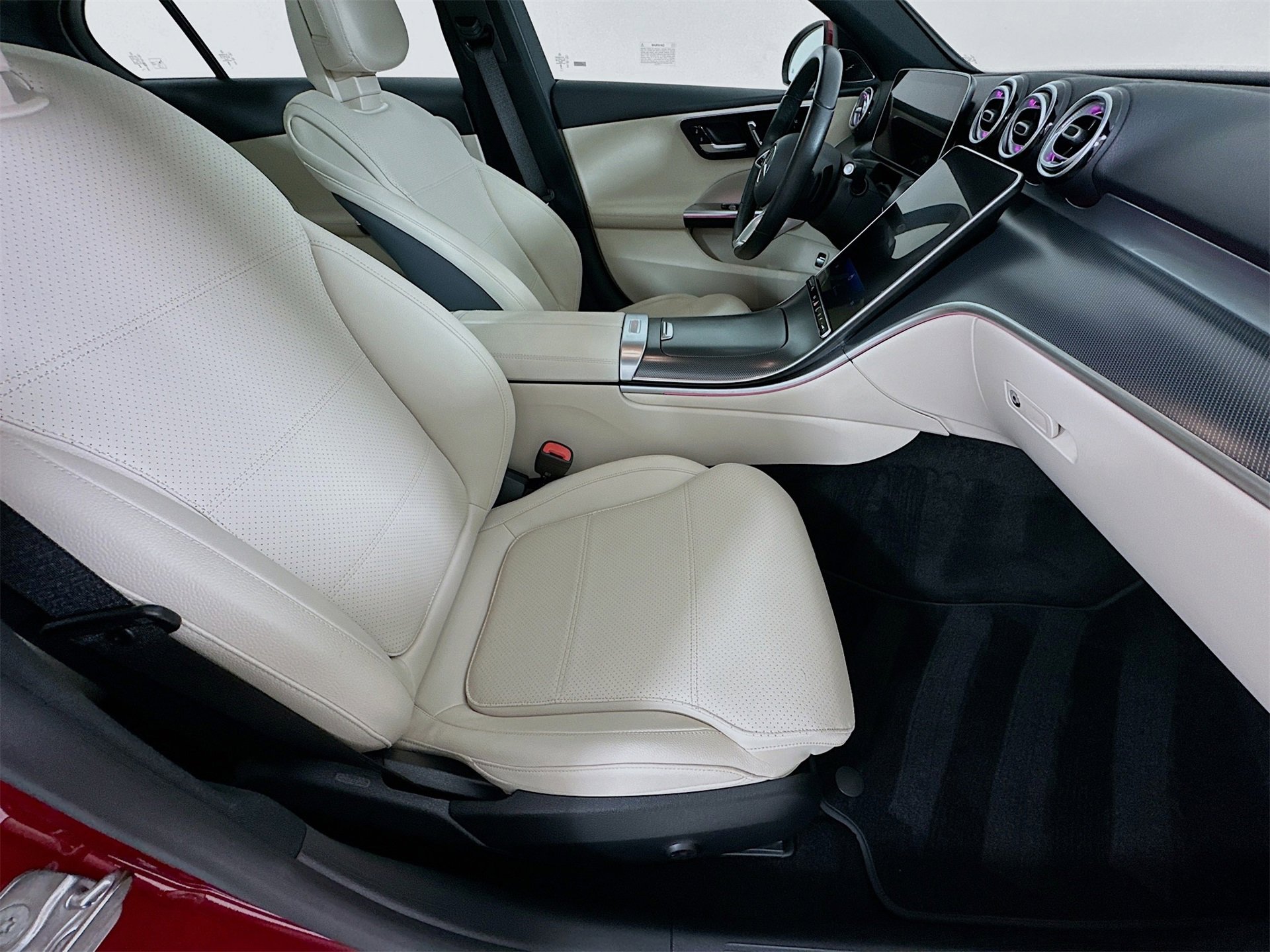 Used 2025 Mercedes-Benz C 300 Sedan image 31