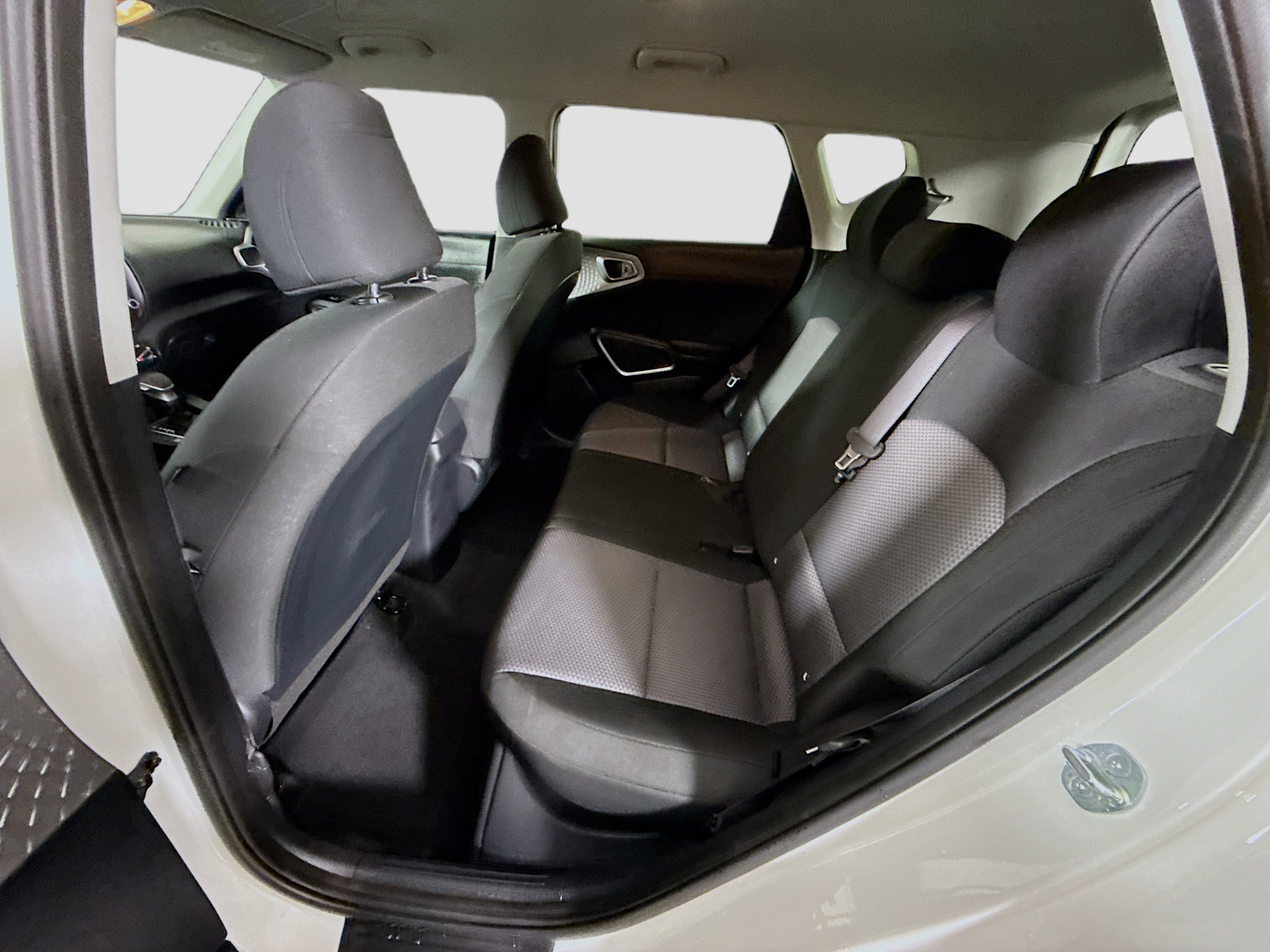 Used 2025 Kia Soul LX w/ LX Technology Package FWD image 24