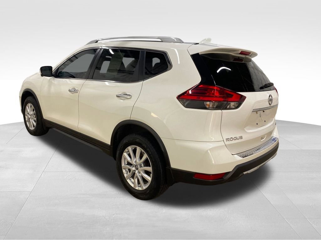 Used 2017 Nissan Rogue SV w/ SV Premium Package image 3