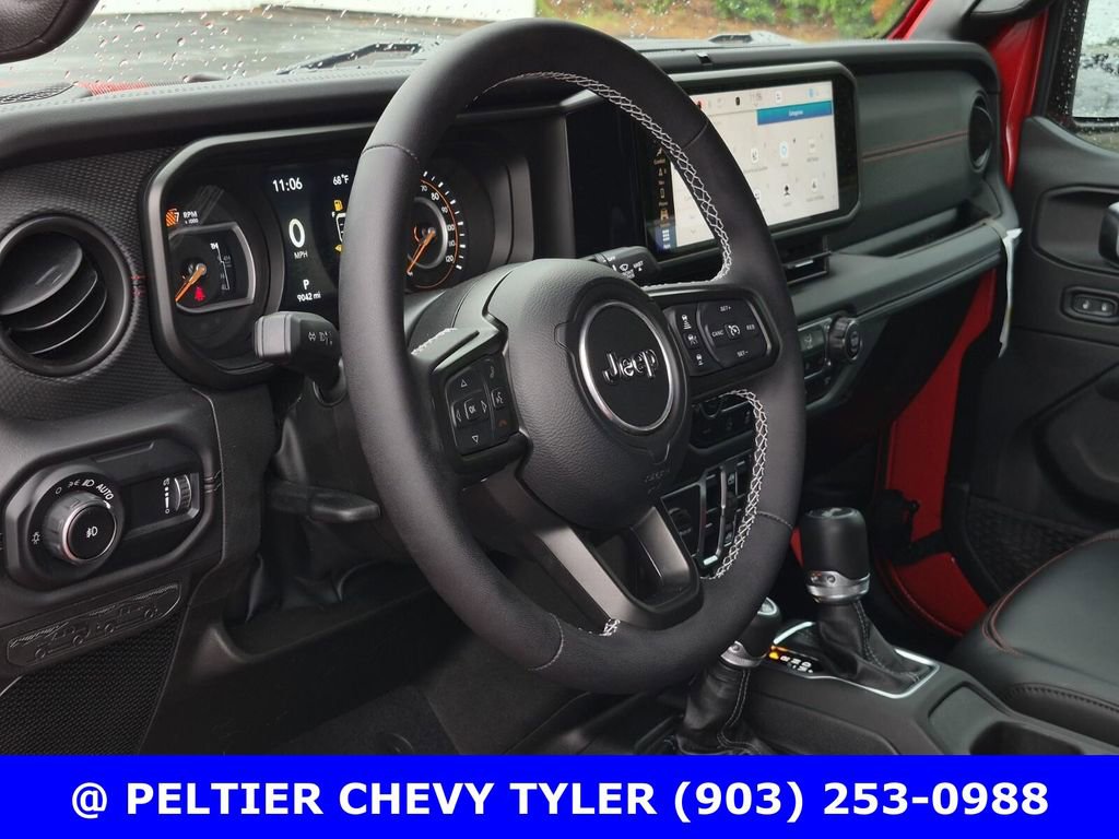 Used 2025 Jeep Wrangler Unlimited Rubicon AWD/4WD image 33