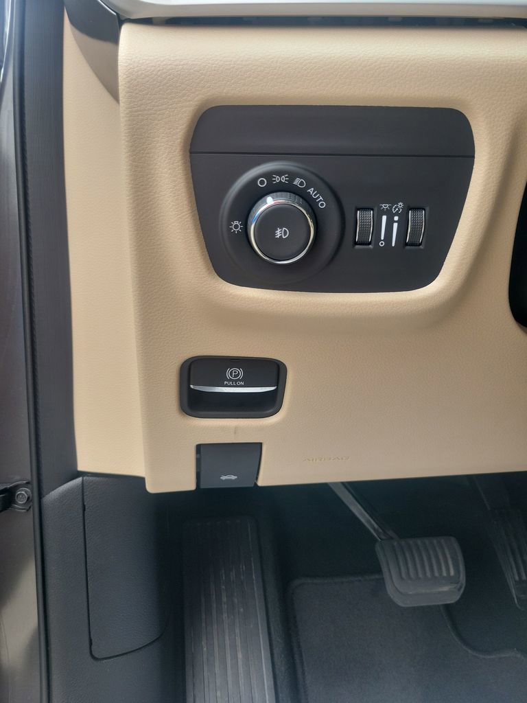 Used 2024 Jeep Grand Cherokee Limited RWD image 27