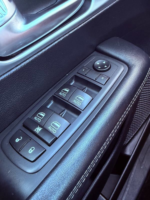 Used 2020 Chrysler Pacifica Touring-L Plus w/ S Appearance Package FWD image 32