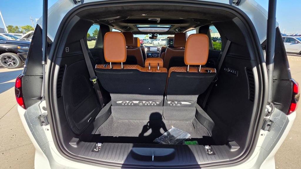 New 2026 Chrysler Pacifica Pinnacle image 16