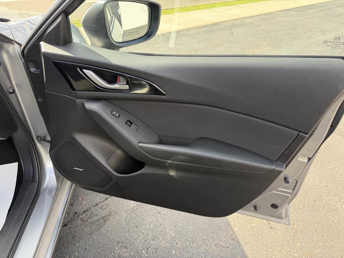 Used 2016 MAZDA MAZDA3 i Touring w/ Popular Equipment Package FWD image 20