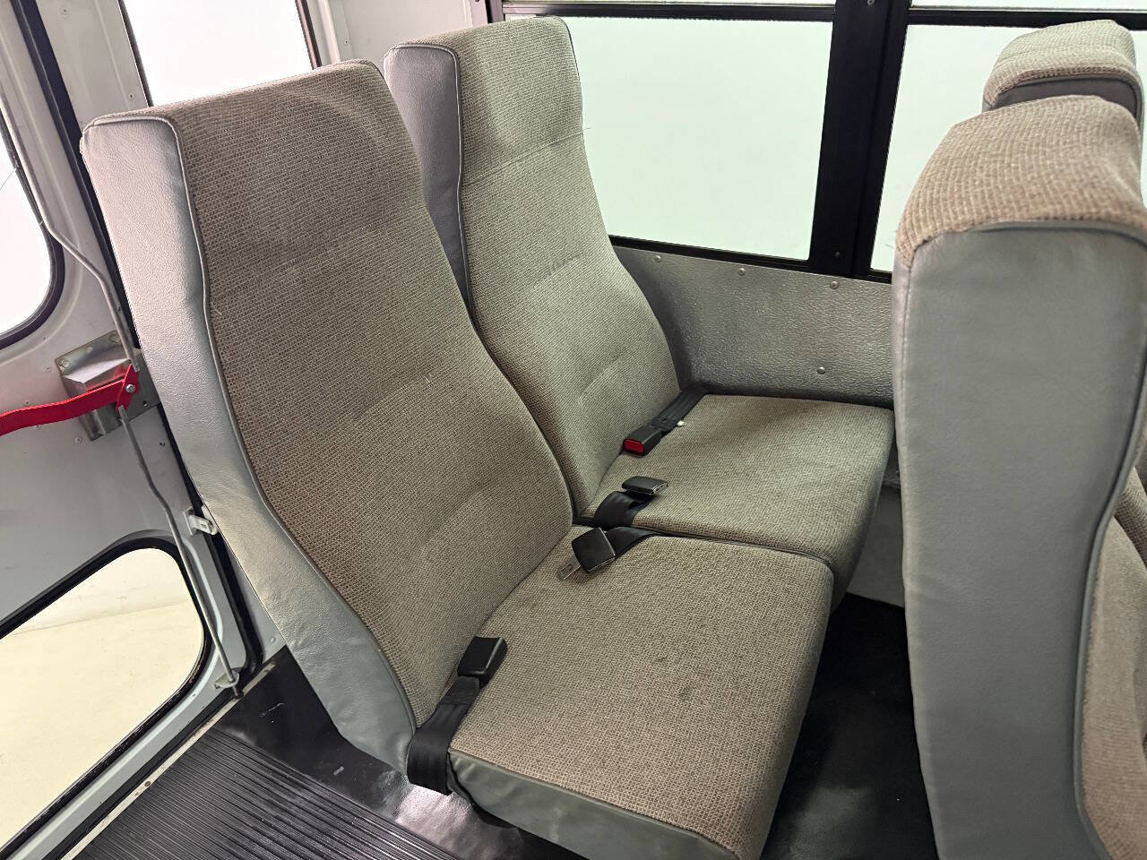 Used 2004 Chevrolet Express 3500 3500 2dr Commercial/Cutaway/Ch w/ School Bus Package image 37