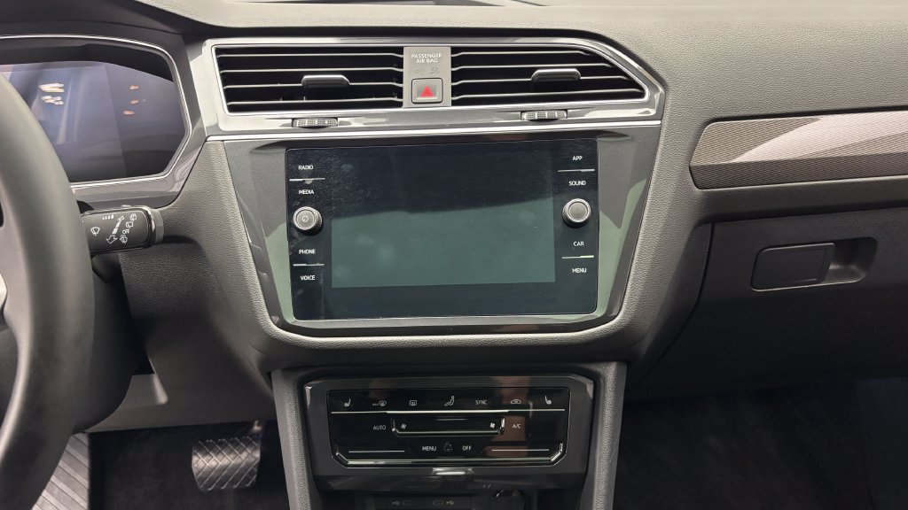 Used 2024 Volkswagen Tiguan SE w/ Panoramic Sunroof Package AWD/4WD image 20