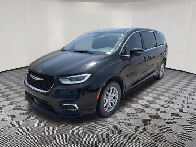 Used 2025 Chrysler Pacifica Select FWD image 13