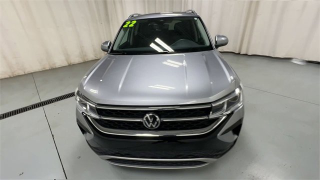 Used 2022 Volkswagen Taos SEL image 3