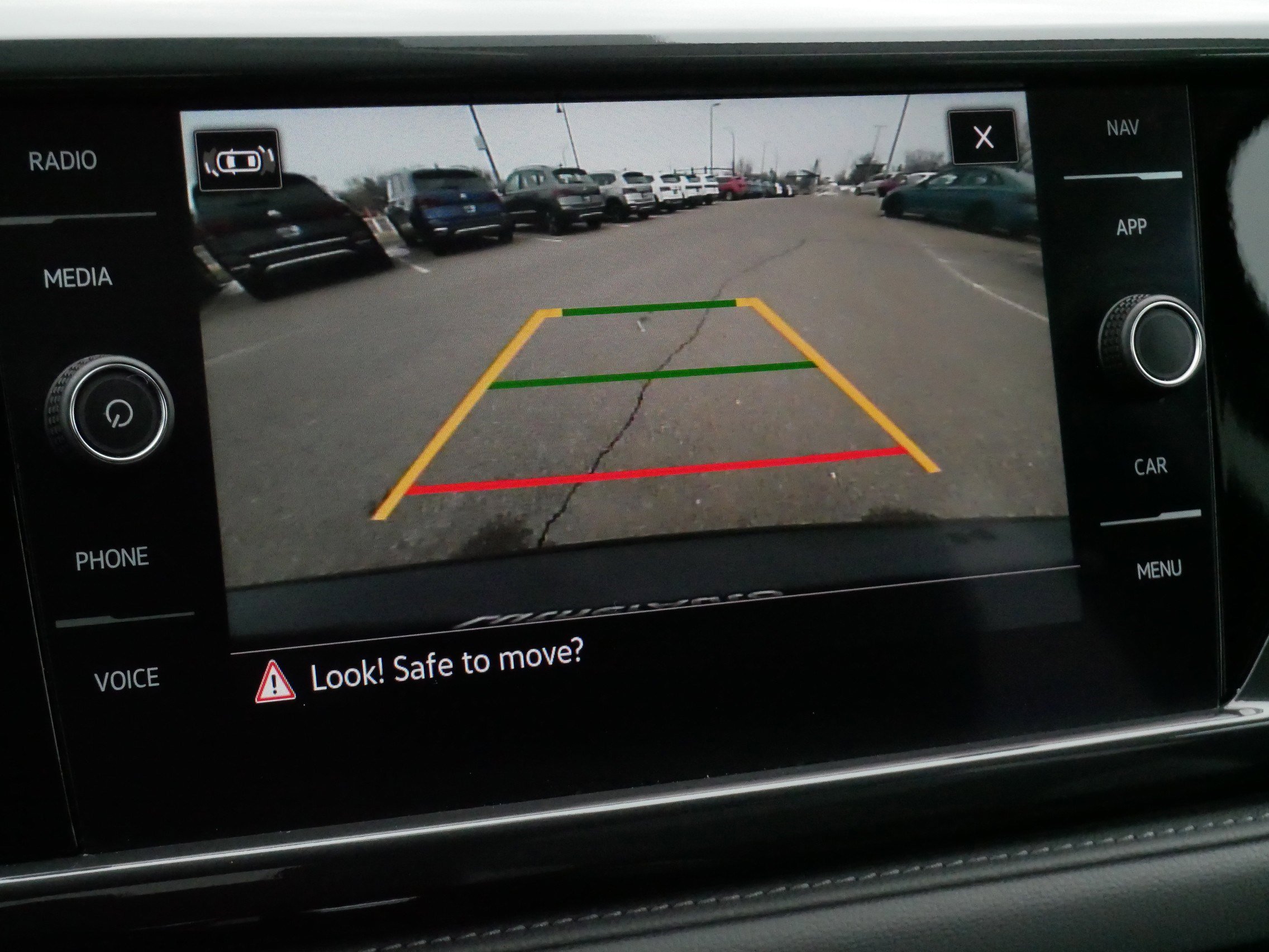 Certified 2022 Volkswagen Taos SEL w/ Panoramic Sunroof Package image 32