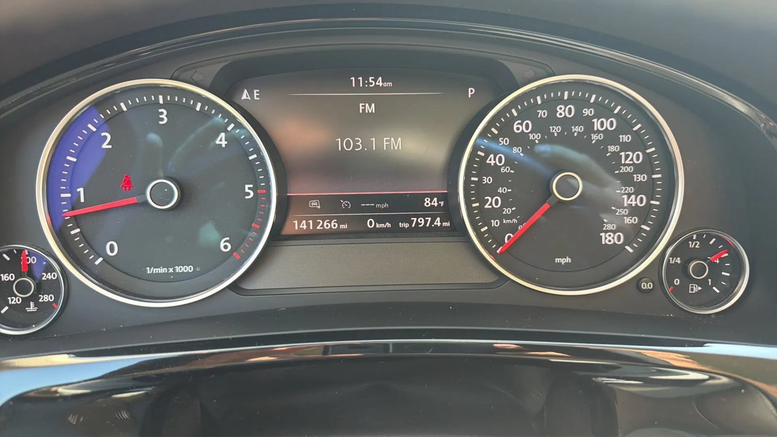 Used 2015 Volkswagen Touareg Sport AWD/4WD image 20