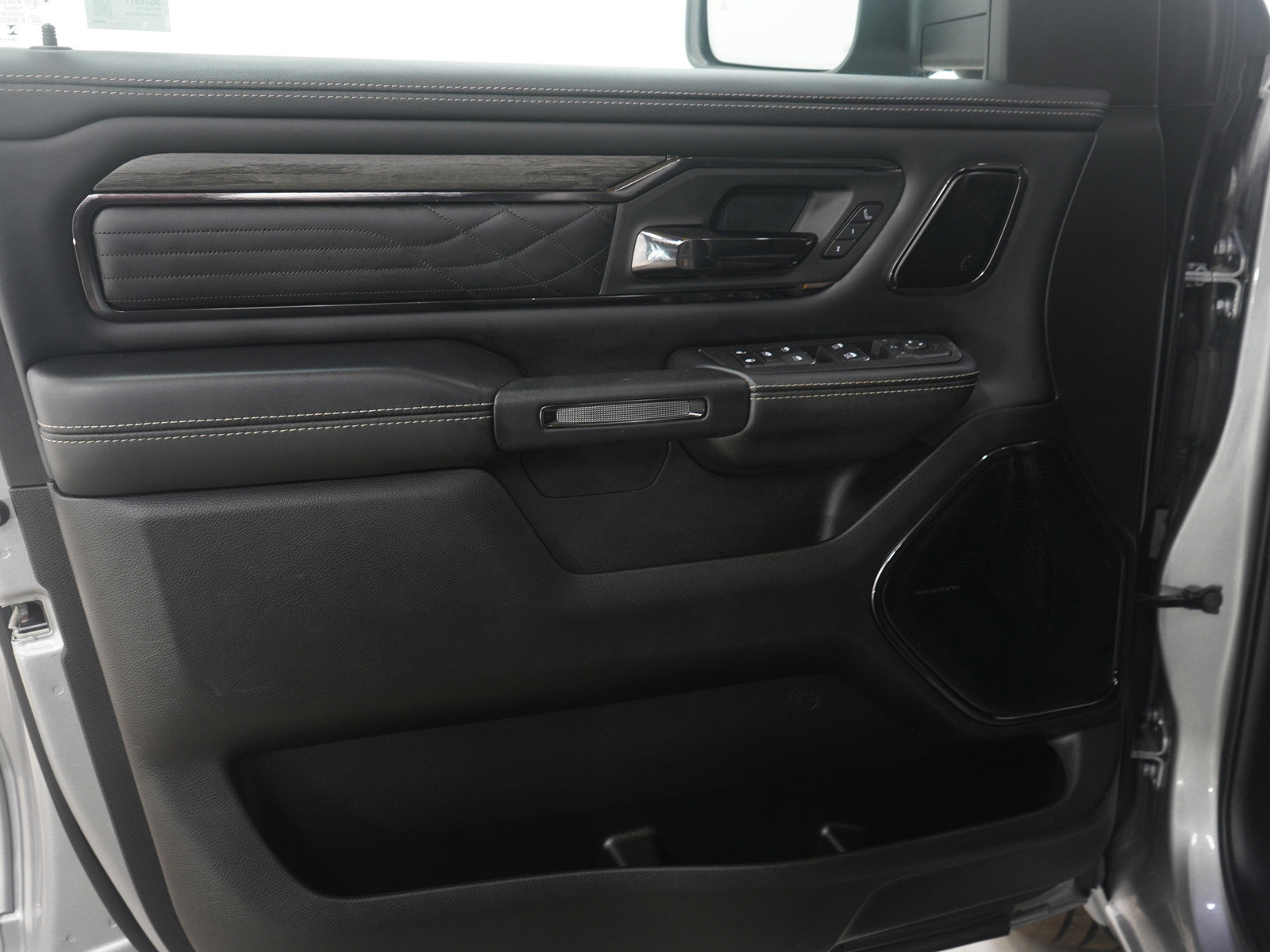 Used 2025 RAM 1500 Limited image 23