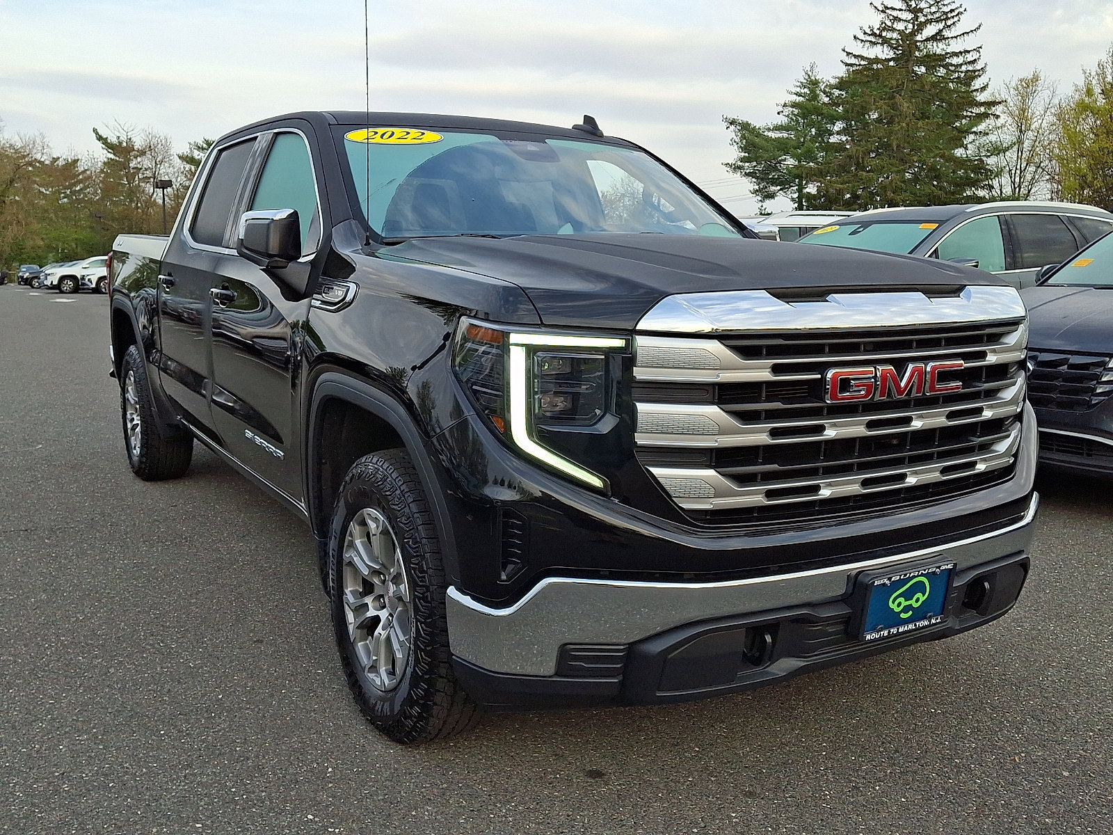 Certified 2022 GMC Sierra 1500 SLE image 3
