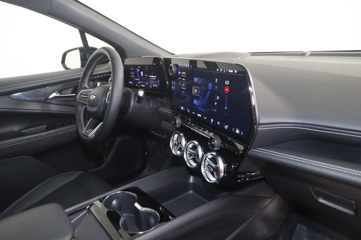 Used 2024 Chevrolet Blazer EV LT AWD/4WD image 36