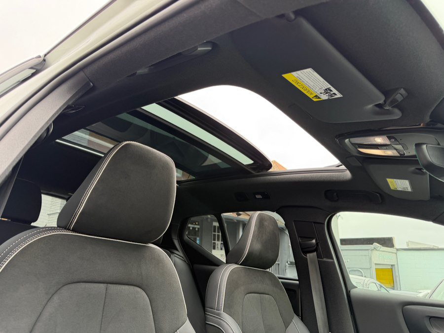 Used 2023 Volvo XC40 Recharge Plus AWD/4WD image 33