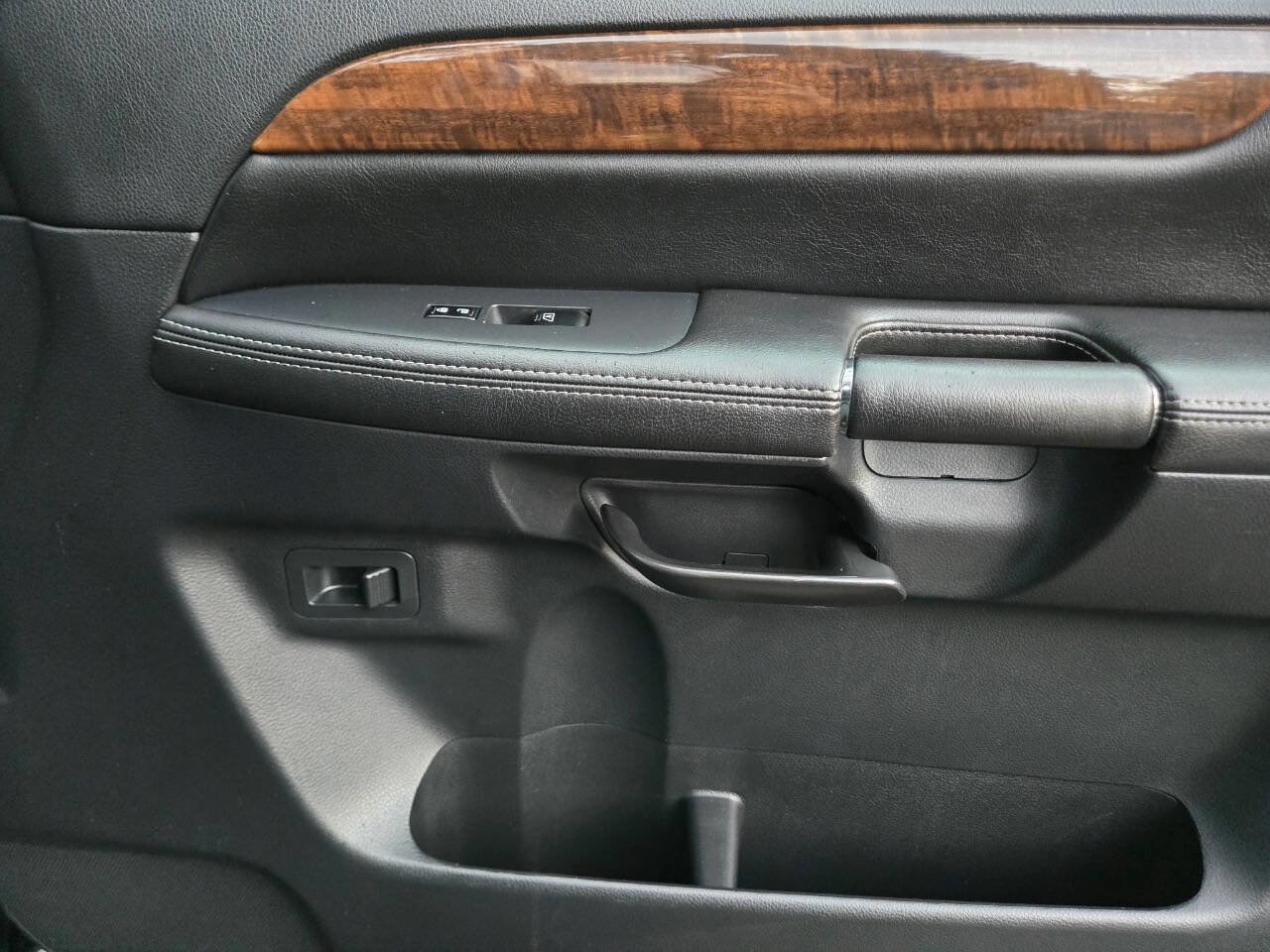 Used 2010 Nissan Armada Platinum image 37