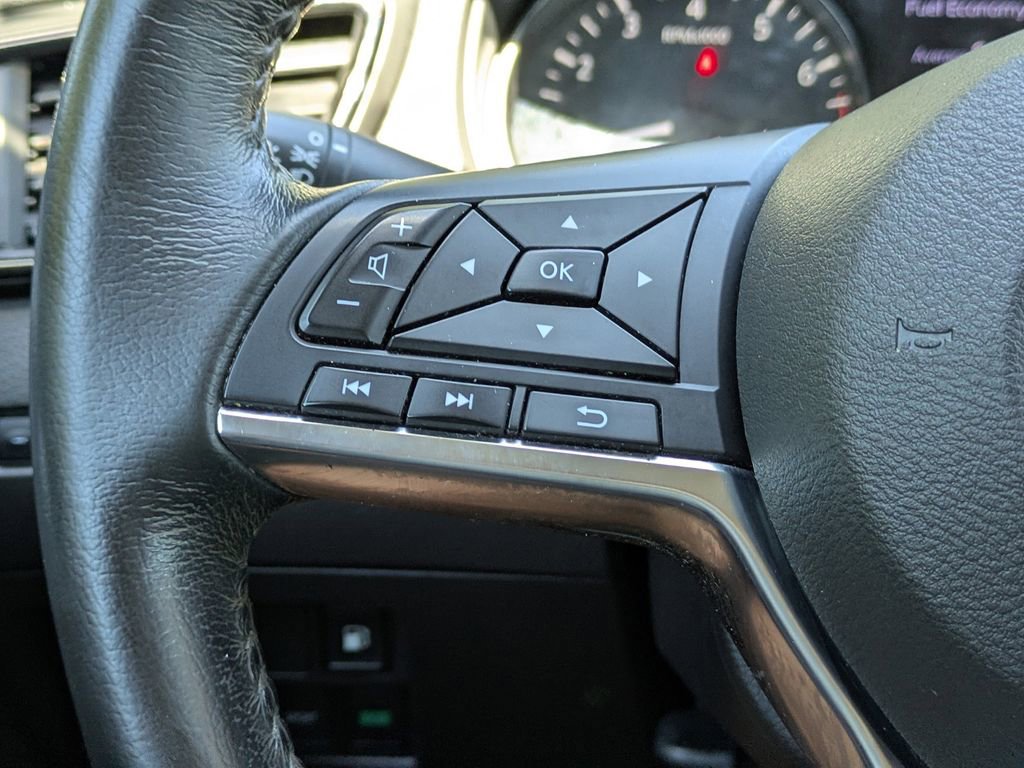 Used 2019 Nissan Rogue S w/ Special Edition Package FWD image 25