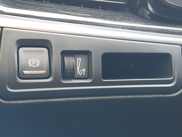 Used 2020 Cadillac XT5 Premium Luxury w/ LPO, Floor Liner Package image 22