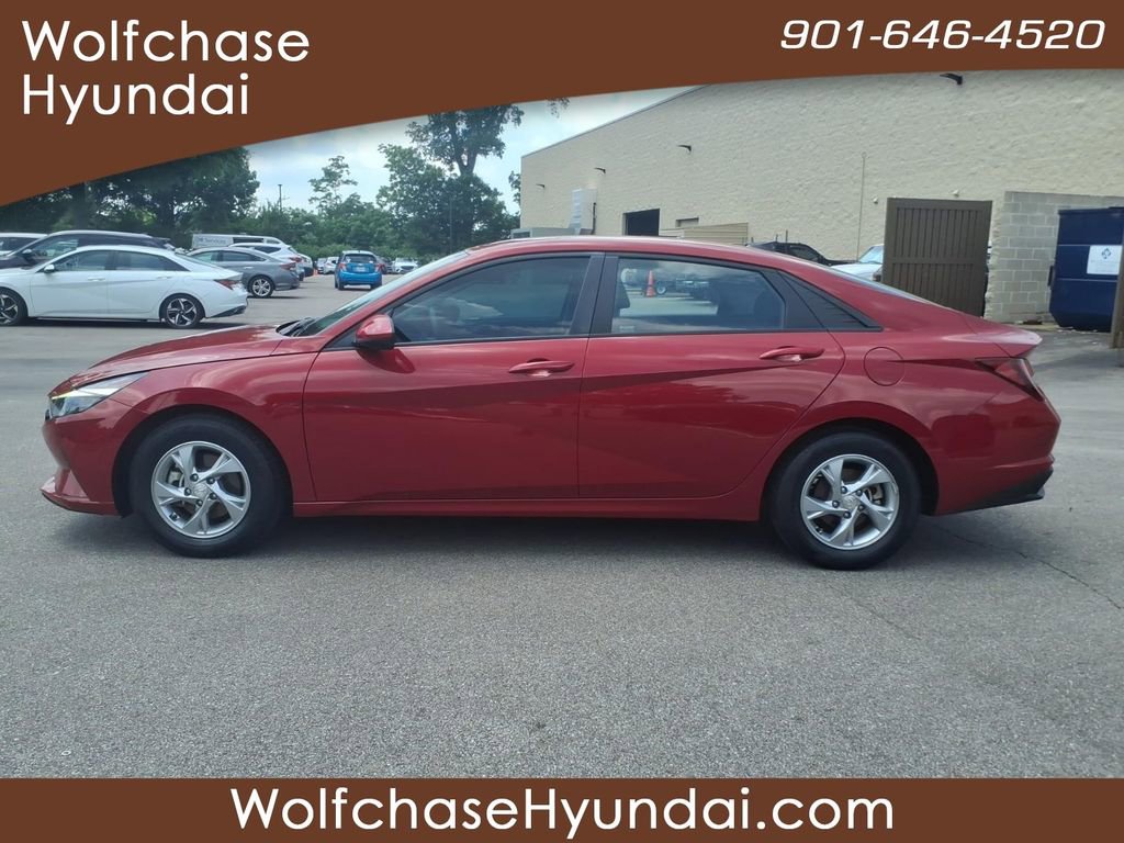 Used 2022 Hyundai Elantra SE w/ Cargo Package FWD image 2