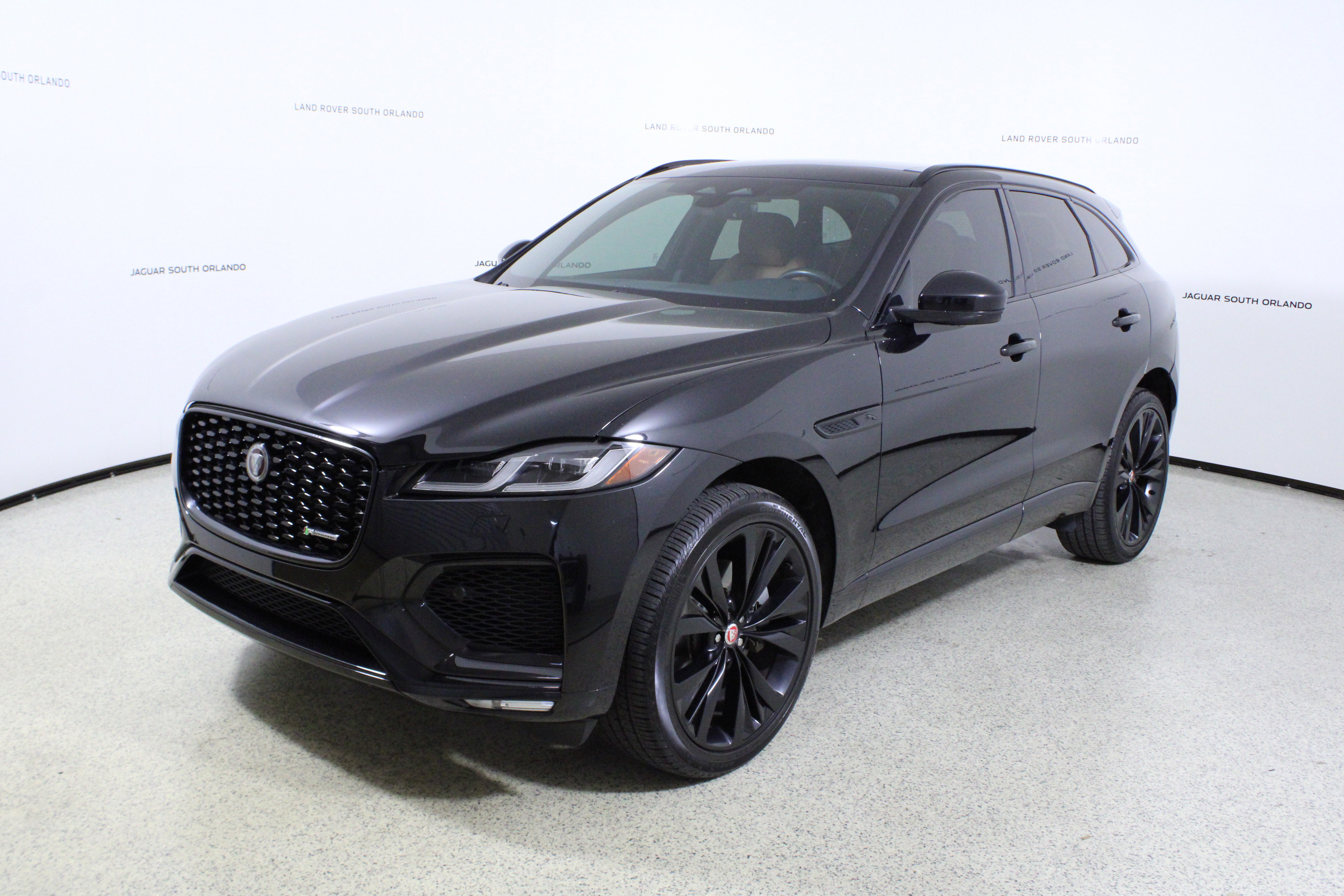 Used 2023 Jaguar F-PACE R-Dynamic S image 4