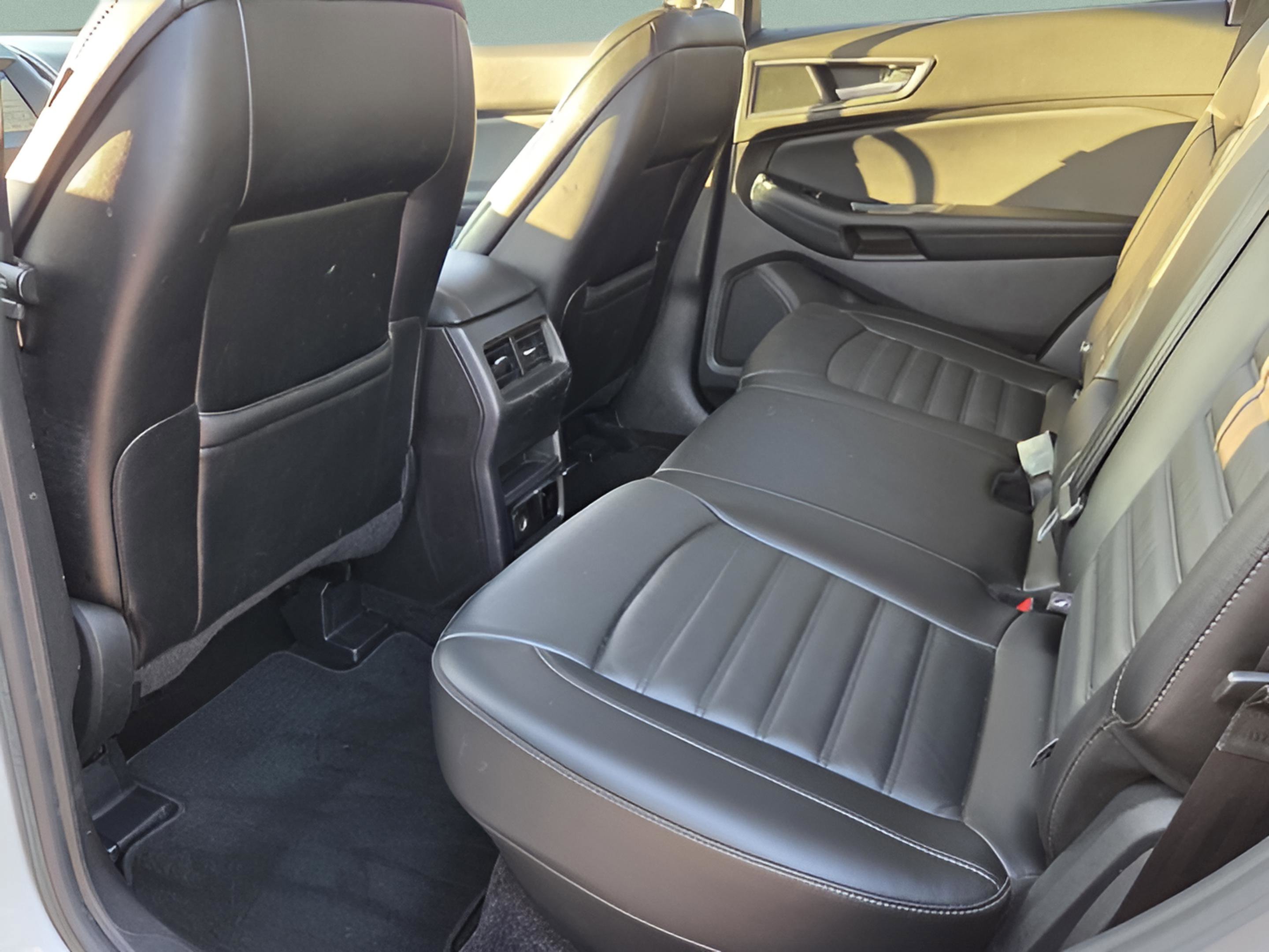 Used 2017 Ford Edge SEL w/ Equipment Group 201A image 9