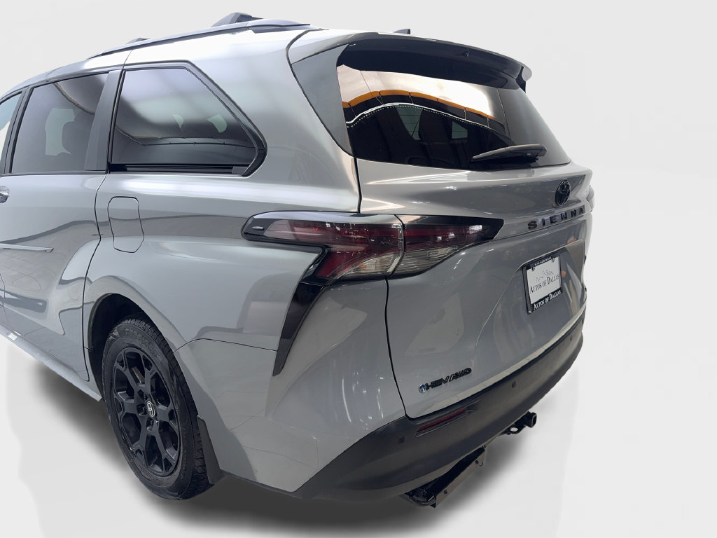 Used 2025 Toyota Sienna XLE Woodland Edition AWD/4WD image 21